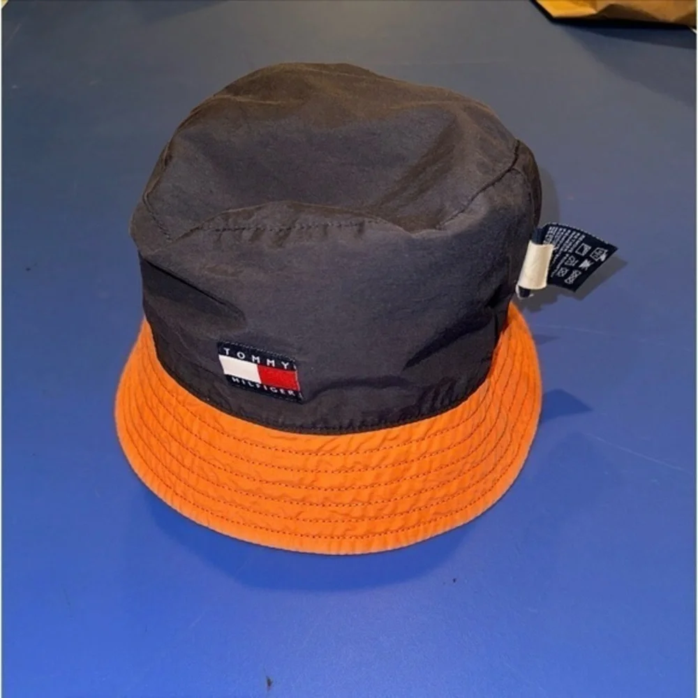 Youth Y2K Hilfiger Bucket Hat reversible blue and orange